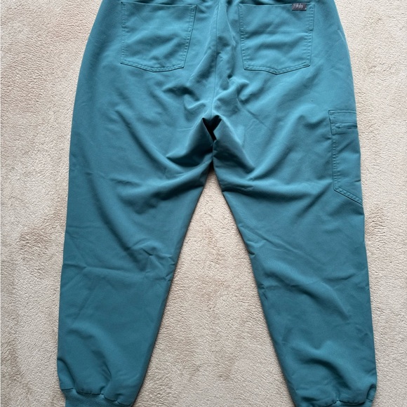 FIGS Aqua Scrub Set - Picture 5 of 5